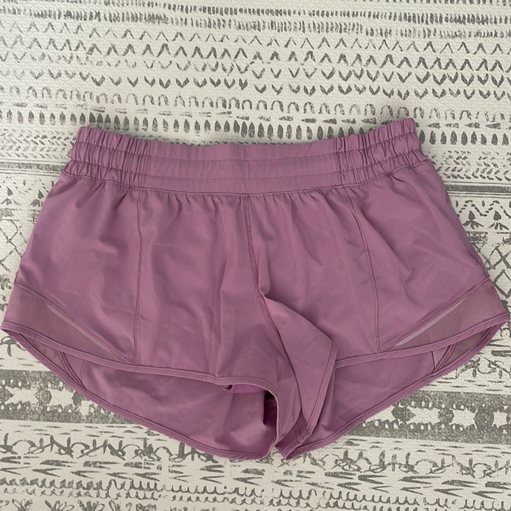 Lululemon Hotty Hot Low Rise Lined Short - 2.5"
